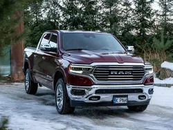 Czerwony (metalik) Używany 2021 RAM 1500 Pickup | 249 777 zł