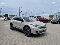 Lakier metalizowany beżowy sabbia Nowe 2025 Fiat 600 La Prima Hatchback | 106 900 zł (Dobra cena)
