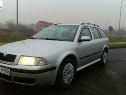 Srebrny (metalik) Używany 2001 Skoda Octavia Sedan/Limuzyna | 11 900 zł