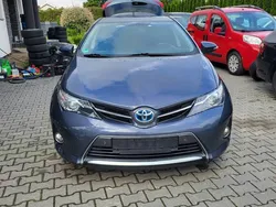 Wiśniowy Używany 2014 Toyota Auris Hybrid Hatchback | 34 999 zł (Dobra cena)