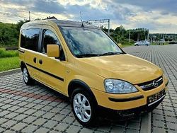 Żółty Używany 2006 Opel Combo Minivan | 10 900 zł