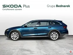 Granatowy Używany 2022 Skoda Octavia Kombi | 129 900 zł