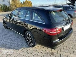 Czarny Używany 2019 Mercedes C220 Kombi | 39 900 zł