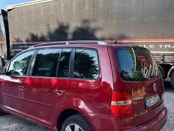 Czerwony Używany 2005 VW Touran Minivan | 8000 zł (Dość drogi)