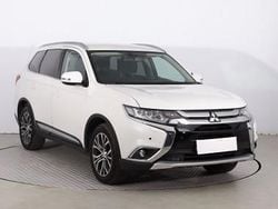 Biały Używany 2016 Mitsubishi Outlander SUV | 64 999 zł (Uczciwa cena)