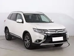Biały Używany 2016 Mitsubishi Outlander SUV | 64 999 zł