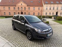 Brązowy Używany 2011 Opel Zafira Minivan | 14 900 zł (Uczciwa cena)