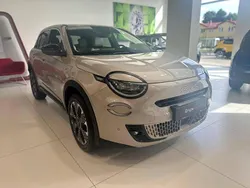 Lakier metalizowany kremowy cappucino Nowe 2025 Fiat 600 La Prima SUV | 107 990 zł (Uczciwa cena)