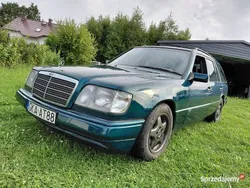 Zielony Używany 1994 Mercedes E200 Kombi | 5000 zł