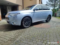 Niebieski Używany 2015 Mitsubishi Outlander P-HEV SUV | 47 900 zł (Dobra cena)