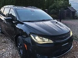 Czarny Używany 2018 Chrysler Pacifica Limited SUV | 63 000 zł