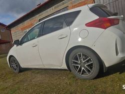 Biały Używany 2015 Toyota Auris Hatchback | 42 900 zł (Drogi)