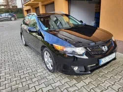 Czarny Używany 2010 Honda Accord Kombi | 38 800 zł (Dość drogi)