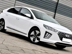 Biały (metalik) Używany 2021 Hyundai Ioniq Sedan/Limuzyna | 59 900 zł (Dobra cena)
