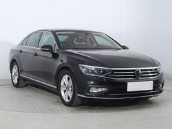 Czarny Używany 2021 VW Passat Sedan/Limuzyna | 81 499 zł (Uczciwa cena)