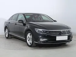 Czarny Używany 2021 VW Passat Sedan/Limuzyna | 81 499 zł (Uczciwa cena)