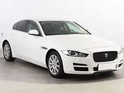 Biały Używany 2017 Jaguar XE Sedan/Limuzyna | 61 999 zł (Uczciwa cena)