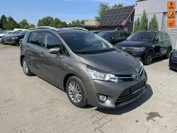 Grafitowy (metalik) Używany 2017 Toyota Verso Minivan | 39 900 zł
