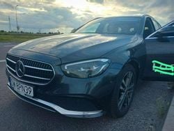 Czarny Używany 2021 Mercedes E220 Kombi | 148 000 zł (Uczciwa cena)