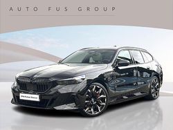 Czarny szafir metalizowany Używany 2024 BMW 550e Comfort Edition Kombi | 389 900 zł