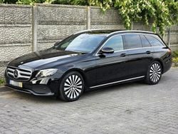 Czarny (metalik) Używany 2018 Mercedes E220 Kombi | 65 900 zł (Dobra cena)