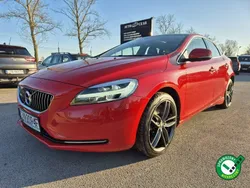 Czerwony Używany 2016 Volvo V40 Inscription Kombi | 44 900 zł (Uczciwa cena)