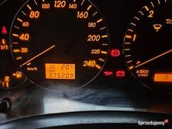 Srebrny Używany 2004 Toyota Avensis Sedan/Limuzyna | 11 900 zł