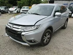 Srebrny Używany 2018 Mitsubishi Outlander SUV | 31 900 zł