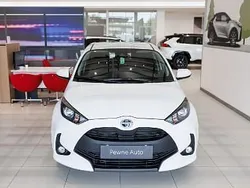 Biały Używany 2023 Toyota Yaris Hybrid Comfort Hatchback | 89 850 zł (Uczciwa cena)