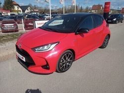 Czerwony Używany 2021 Toyota Yaris Hybrid Hatchback | 72 800 zł (Uczciwa cena)