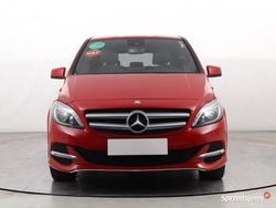 Czerwony Używany 2015 Mercedes B250e Minivan | 39 999 zł