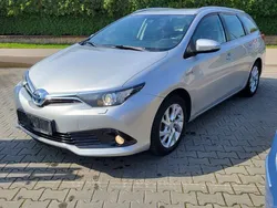 Srebrny Używany 2018 Toyota Auris Hybrid Kombi | 49 300 zł (Dobra cena)