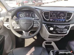 Używany 2022 Chrysler Pacifica Touring SUV | 154 900 zł (Drogi)