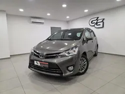 Szary Używany 2017 Toyota Verso Minivan | 64 900 zł (Drogi)