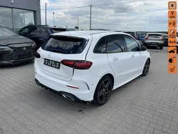 Biały (metalik, perła) Używany 2024 Mercedes B200 Minivan | 98 900 zł