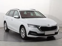 Biały Używany 2021 Skoda Octavia Kombi | 67 999 zł (Uczciwa cena)