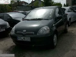 Zielony (metalik) Używany 2002 Toyota Yaris Hatchback | 12 500 zł