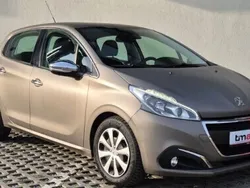 Inny kolor Używany 2015 Peugeot 208 Hatchback | 26 900 zł (Dość drogi)