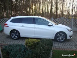 Biały Używany 2016 Peugeot 308 Kombi | 35 000 zł