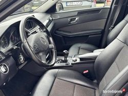 Czarny Używany 2011 Mercedes E200 Kombi | 25 990 zł (Uczciwa cena)