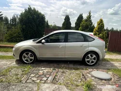 Srebrny Używany 2007 Ford Focus Hatchback | 10 900 zł (Uczciwa cena)