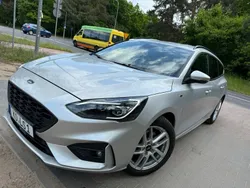 Srebrny Używany 2021 Ford Focus ST-Line Kombi | 59 999 zł (Uczciwa cena)