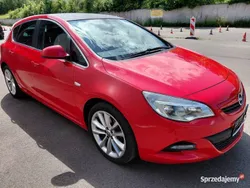 Czerwony Używany 2012 Opel Astra Hatchback | 26 700 zł (Dobra cena)
