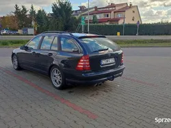 Granatowy Używany 2003 Mercedes C180 Kombi | 7500 zł