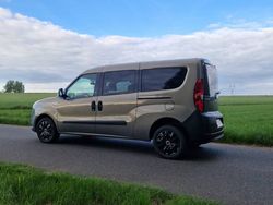 Brązowy Używany 2015 Opel Combo Minivan | 18 500 zł