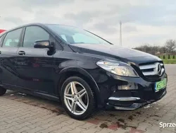 Czarny Używany 2016 Mercedes B250e Minivan | 49 900 zł