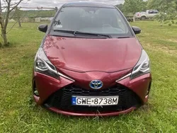 Czerwony Używany 2017 Toyota Yaris Hybrid Hatchback | 47 500 zł (Drogi)