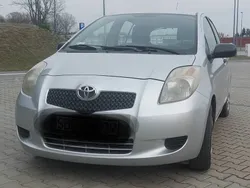 Srebrny Używany 2005 Toyota Yaris Sedan/Limuzyna | 15 000 zł