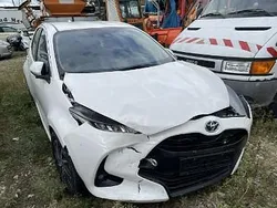Biały Używany 2023 Toyota Yaris Hybrid Active Hatchback | 37 000 zł