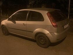 Srebrny Używany 2005 Ford Fiesta Hatchback | 2700 zł (Uczciwa cena)